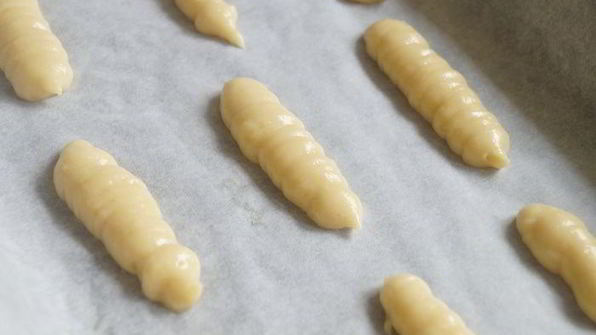 эклеры с фисташковым кремом