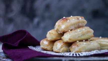 Эклеры с кремом шантильи и ванильной помадкой