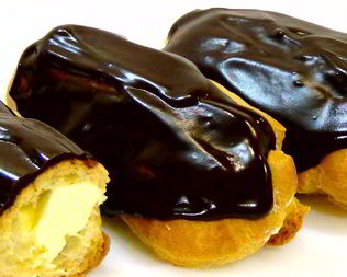 Эклеры с шоколадной помадкой и масляным кремом