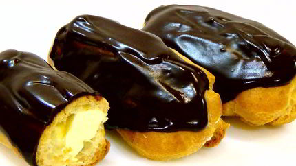 Эклеры с шоколадной помадкой и масляным кремом