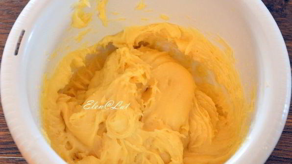 эклеры с шоколадным кремом, карамелью и миндалем