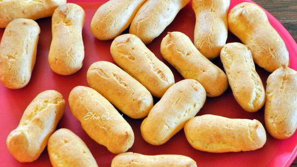 эклеры с шоколадным кремом, карамелью и миндалем