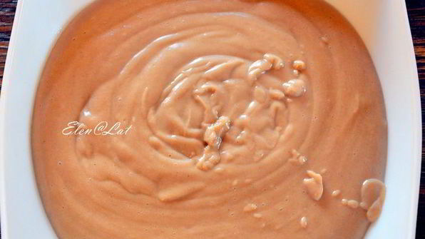 эклеры с шоколадным кремом, карамелью и миндалем