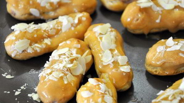 эклеры с шоколадным кремом, карамелью и миндалем