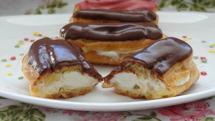 Эклеры с темным шоколадом