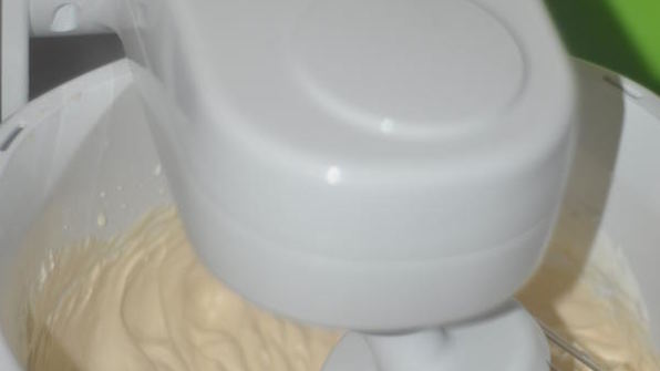 эклеры со взбитыми сливками и сгущенкой