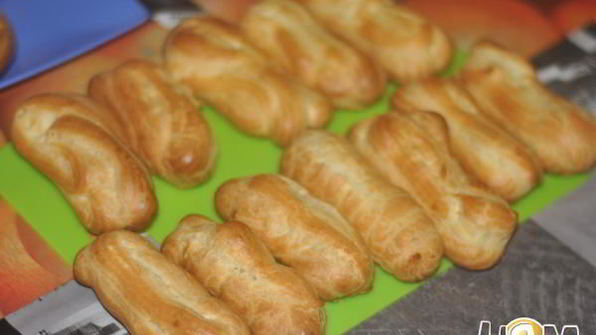 эклеры со взбитыми сливками и сгущенкой