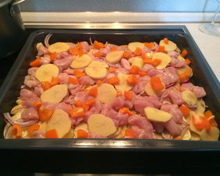 Картофельная запеканка с мясом и сладким луком