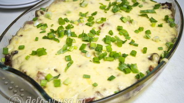 картофельная запеканка с соусом