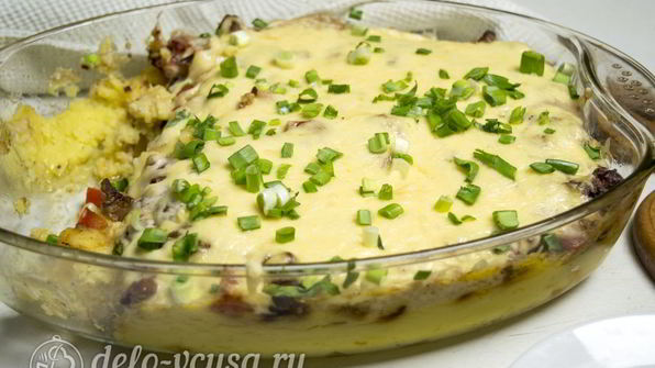 картофельная запеканка с соусом