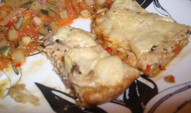 Куриная запеканка с грибами под сыром