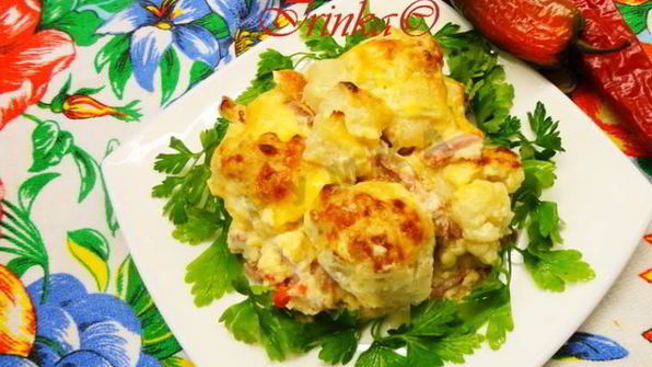 нежная запеканка из цветной капусты в духовке с сосисками