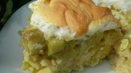 Рисовая запеканка с ревенем и меренгой