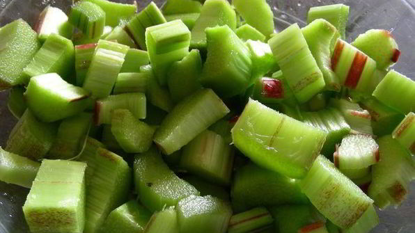 рисовая запеканка с ревенем и меренгой