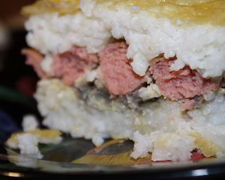 Воздушная рисовая запеканка с сосисками