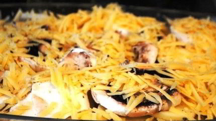 Запеканка с картофелем, цукини и грибами