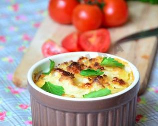 Запеканка с семгой и картофельным пюре