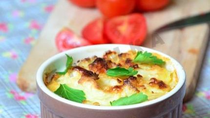 Запеканка с семгой и картофельным пюре