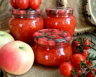 Аджика с морковкой и яблоками