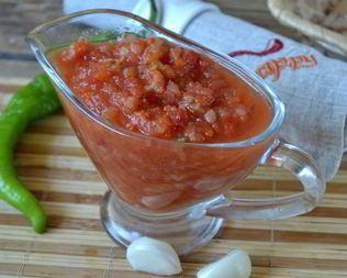 Аджика с яблоками и помидорами на зиму