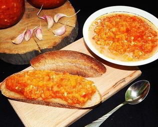 Аджика с яблоками