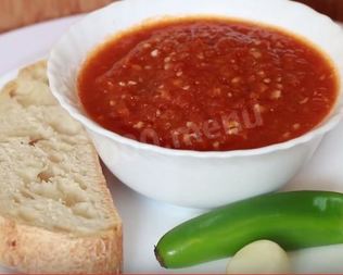 Домашняя аджика с яблоками и морковью