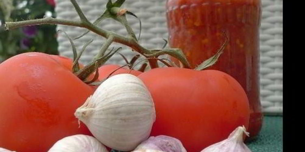 Рецепт горькой аджики из перца и помидор на зиму