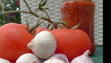 Горькая аджика из перца и помидор на зиму