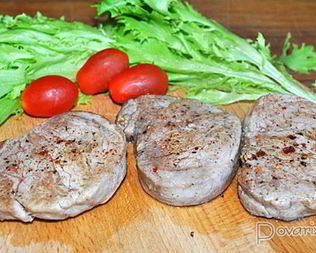 Медальоны из свиного филе с аджикой