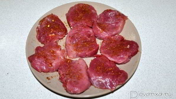 медальоны из свиного филе с аджикой