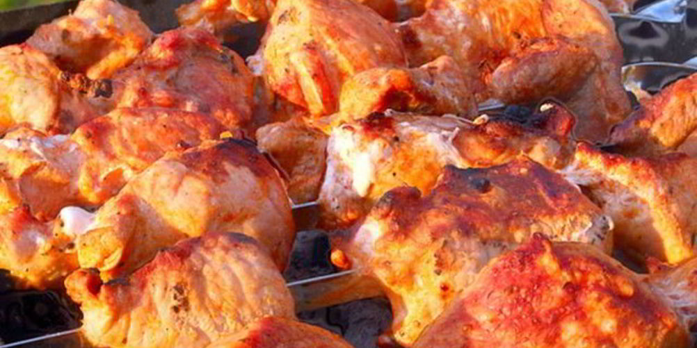 Рецепт шашлыка из курицы с кориандром, аджикой и гвоздикой