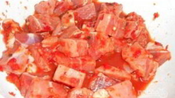 свинина, тушенная с аджикой