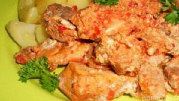 свинина, тушенная с аджикой