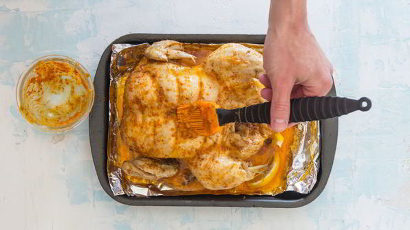 запеченная курица с аджикой и лимоном