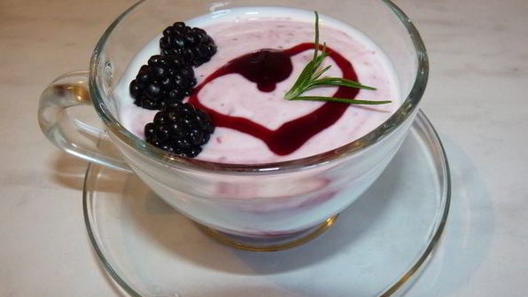 десерт с ежевичным джемом