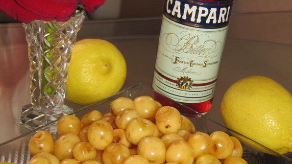 джем из черешни и персиков с лепестками роз