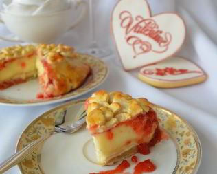 Камамбер с клубничным джемом