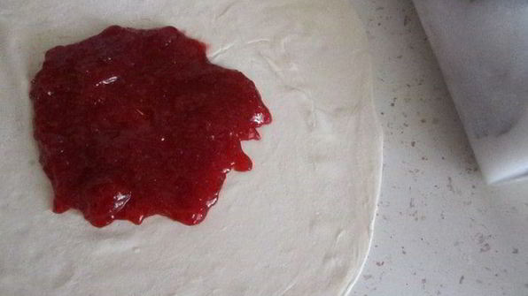 камамбер с клубничным джемом