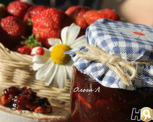 Клубничный джем с грецкими орехами