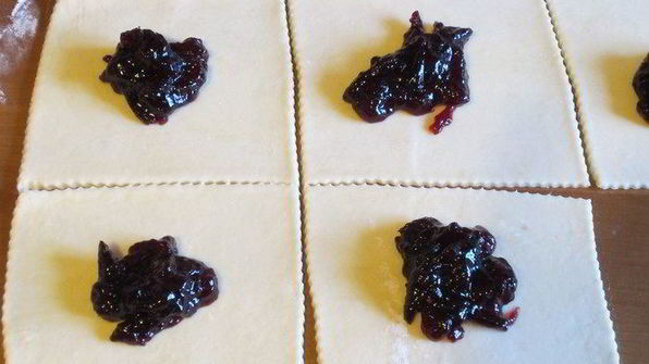 творожные треугольники с джемом