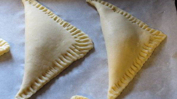 творожные треугольники с джемом