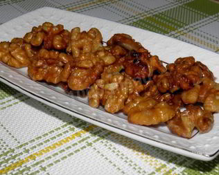 Грецкие орехи в сахаре