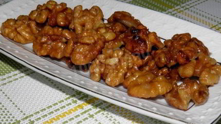 Грецкие орехи в сахаре