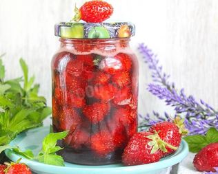Клубника в собственном соку на зиму