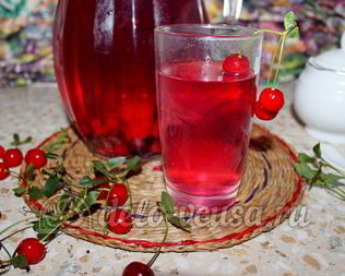 Компот из вишни и черной смородины