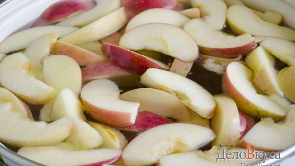 компот из яблок и алычи