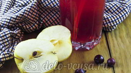 Компот из яблок и черной смородины
