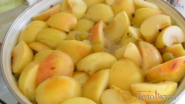 компот из яблок и винограда