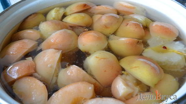 компот из яблок и винограда