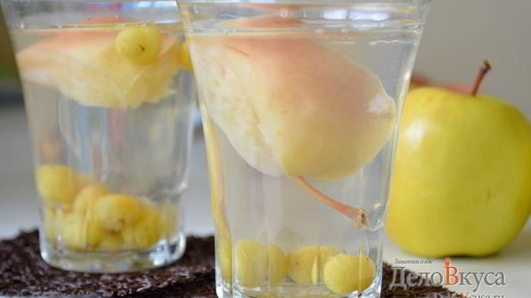 компот из яблок и винограда